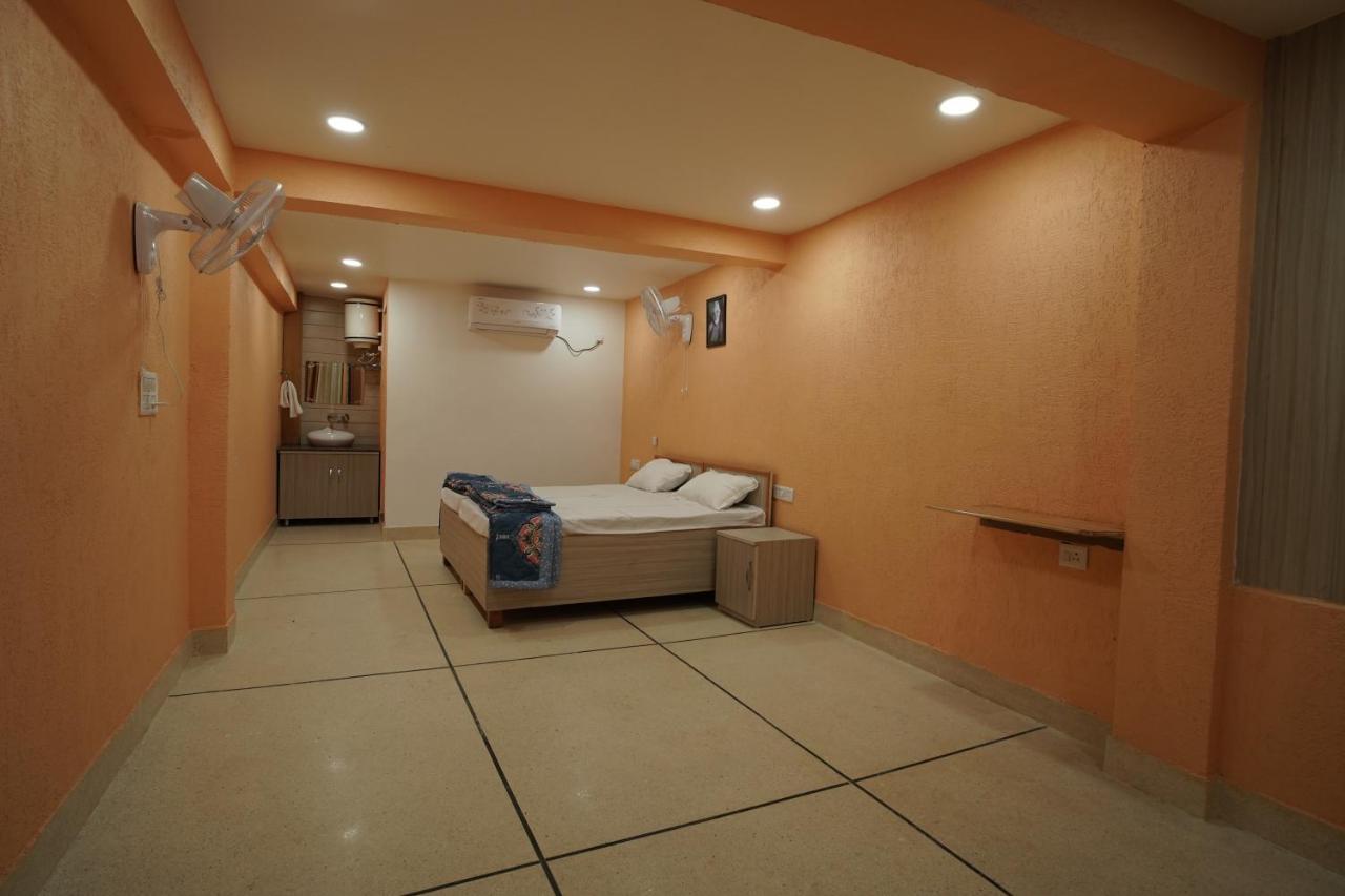 Abhayam Ashram 호텔 Rishīkesh 외부 사진